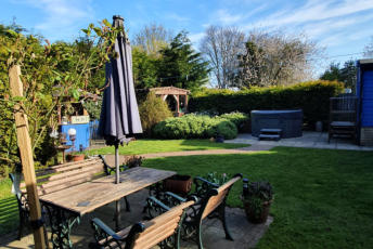Harry's House Garden, picnic bench, pergola, hot tub, lawn